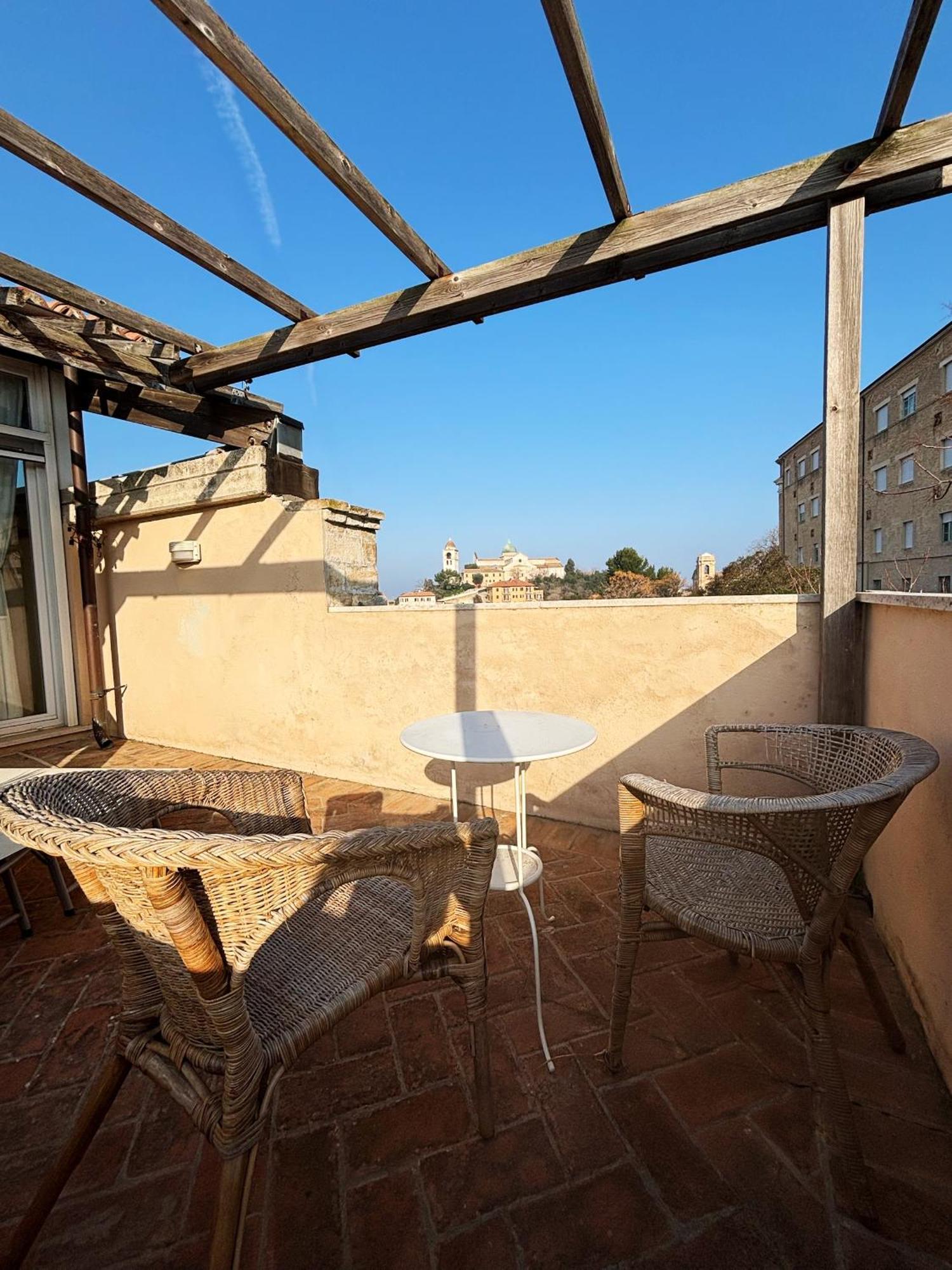 Domus Mirabilis Homestay Анкона Экстерьер фото