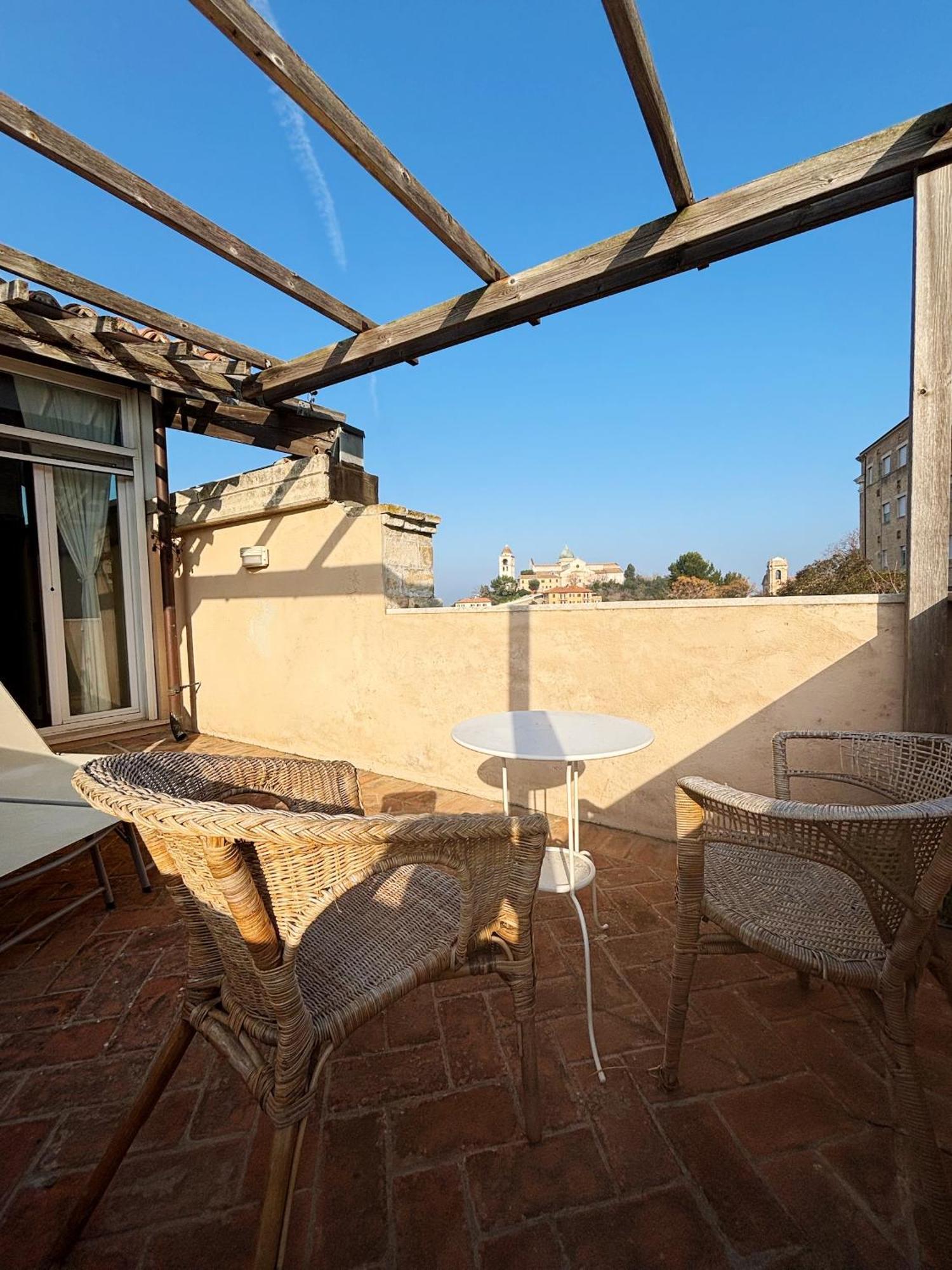Domus Mirabilis Homestay Анкона Экстерьер фото